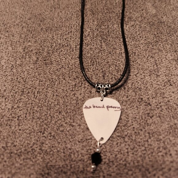 THE BAND PERRY COUNTRY BAND GUITAR PICK NECKLACE/EARRINGS SET - Picture 1 of 2